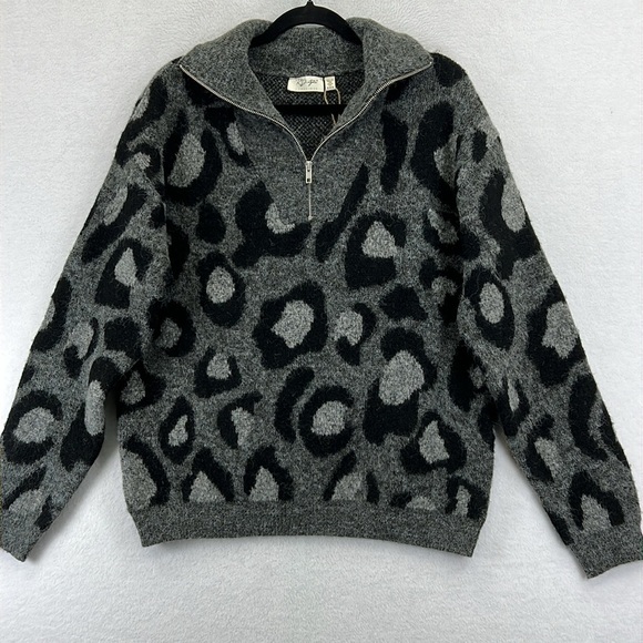 RD Style (Stitch Fix) Pullover Sweater Sz M Black/Gray Animal Print 1/4 Zip NWT - Picture 1 of 11